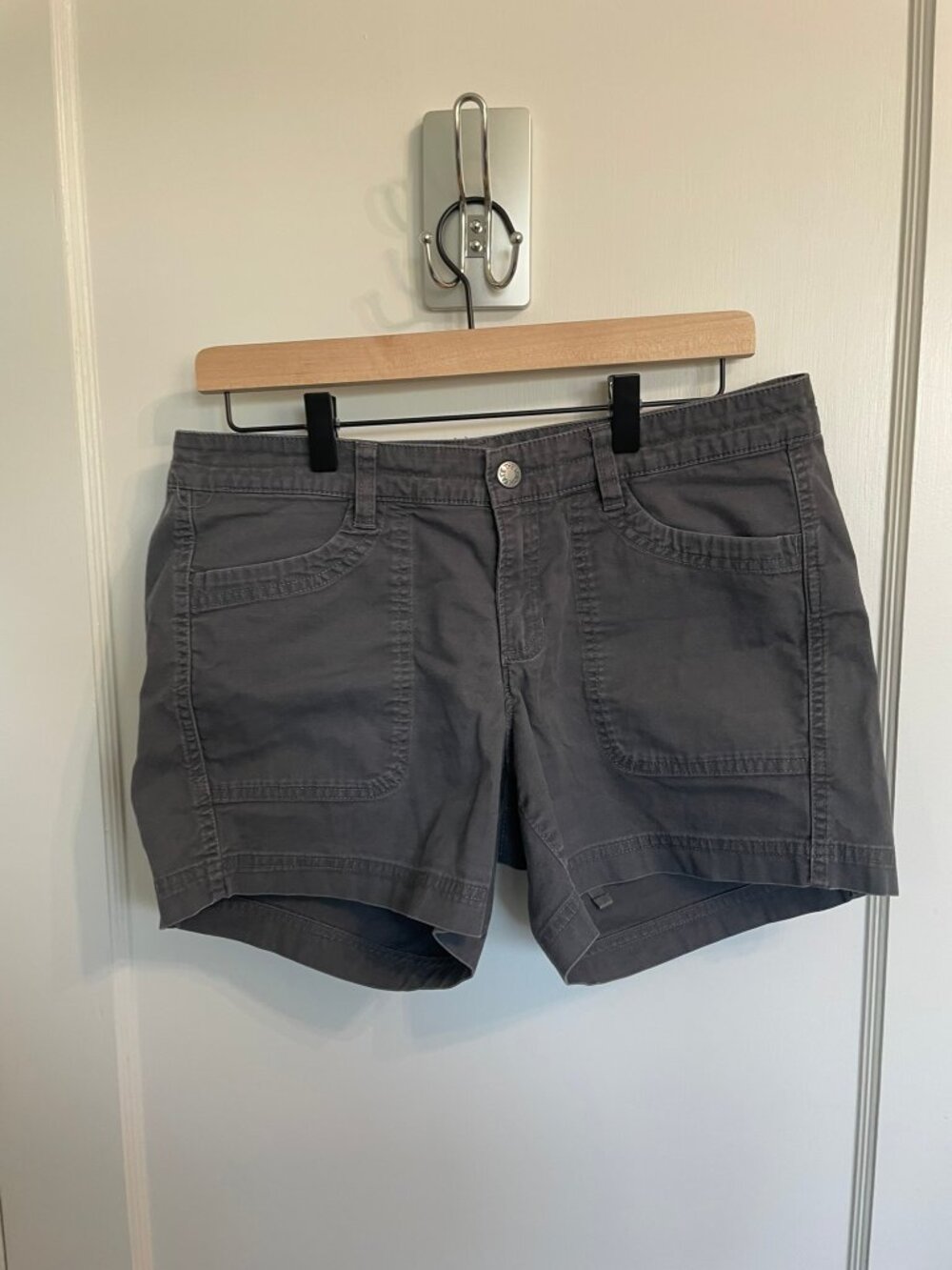The North Face Womens Shorts 8 Graphite Grey Stretch Cotton Hiking 5 in